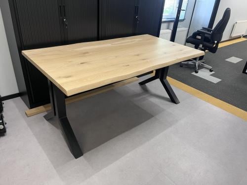 Authentieke houten tafel