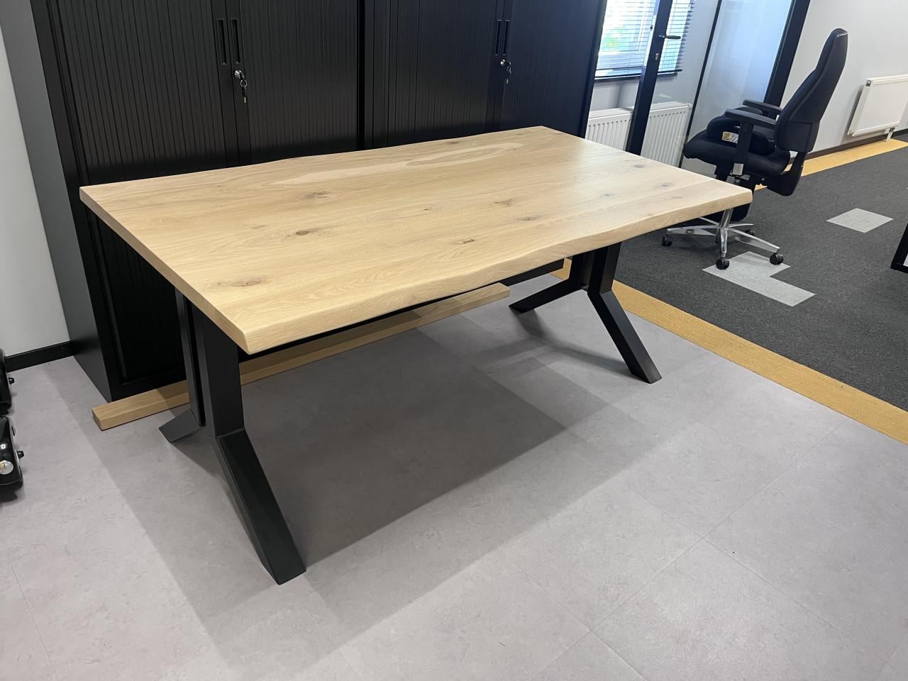 Authentieke houten tafel