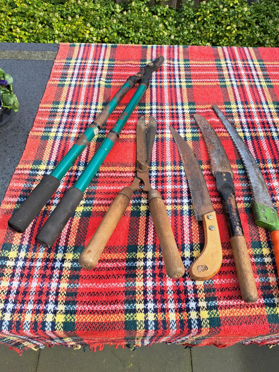 Tuingereedschap diverse zagen voor de starter, etc.