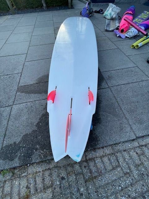 Surfplank Ten Cate Rush (semi zinker) epoxy compleet met 2 zeilen