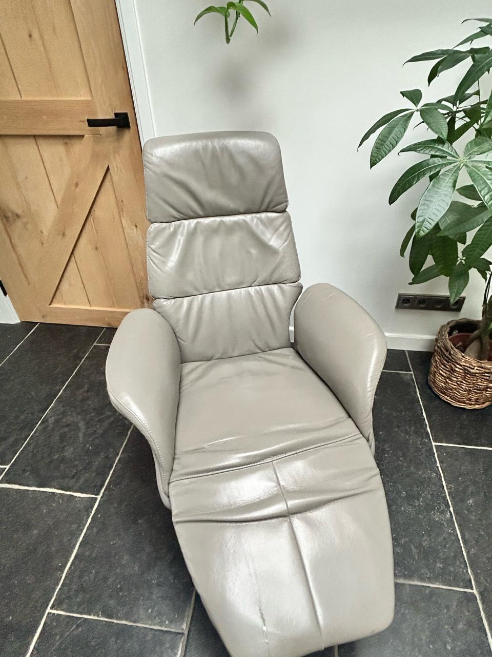 2 zeer mooie relax fauteuils izgs 350,- p/s