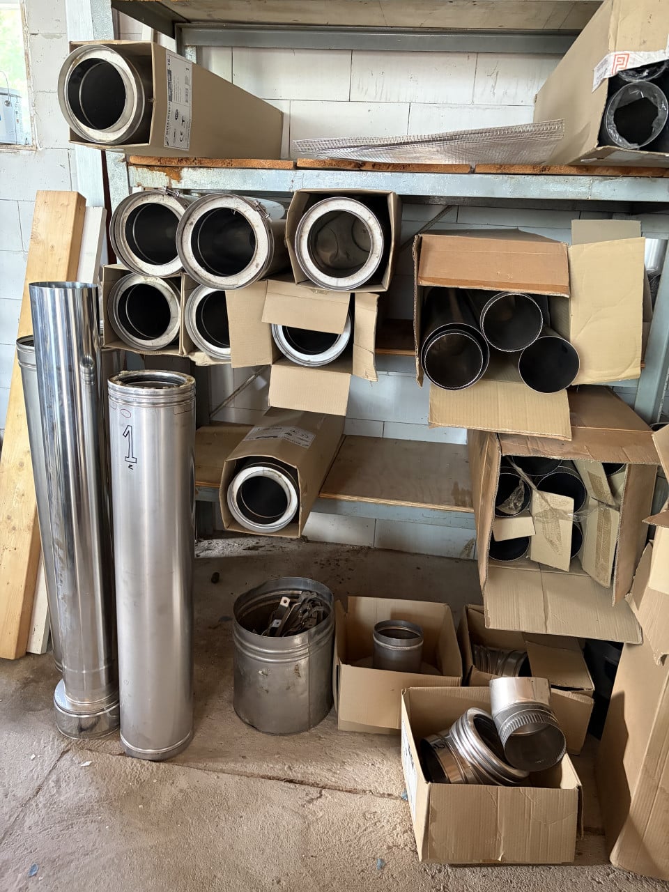 Partij schoorstenen + bochten + verloopstukken etc.