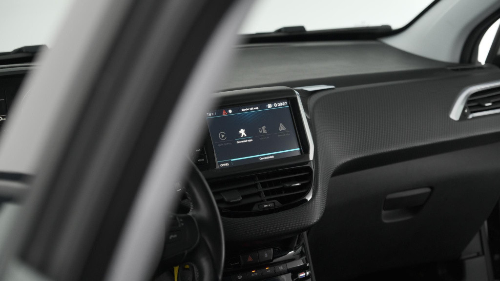 Peugeot 2008 puretech 82 signature | camera | apple carplay | parkeersensor