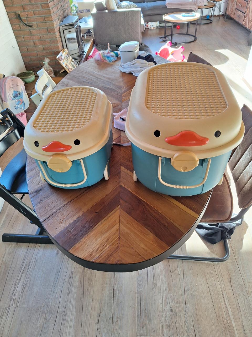 Leuke rijbare eenden (speelgoed) opberg bakken met duplo bovenkant