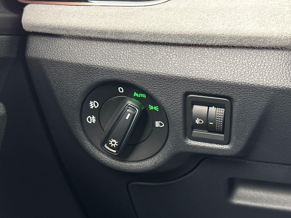 Skoda Scala 1.0 tsi business edition - travel assist