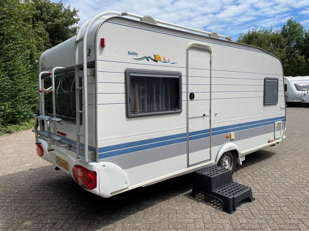 Hobby de Luxe 460 Ufe met mover
