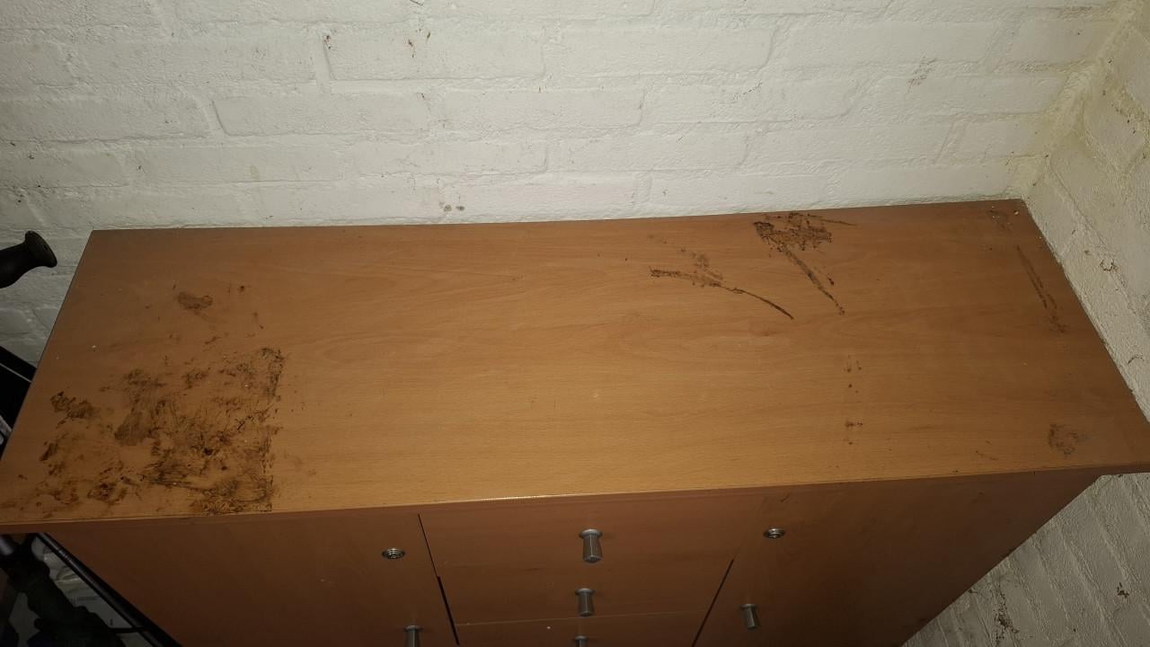 Dressoir kastje met lades en deuren.