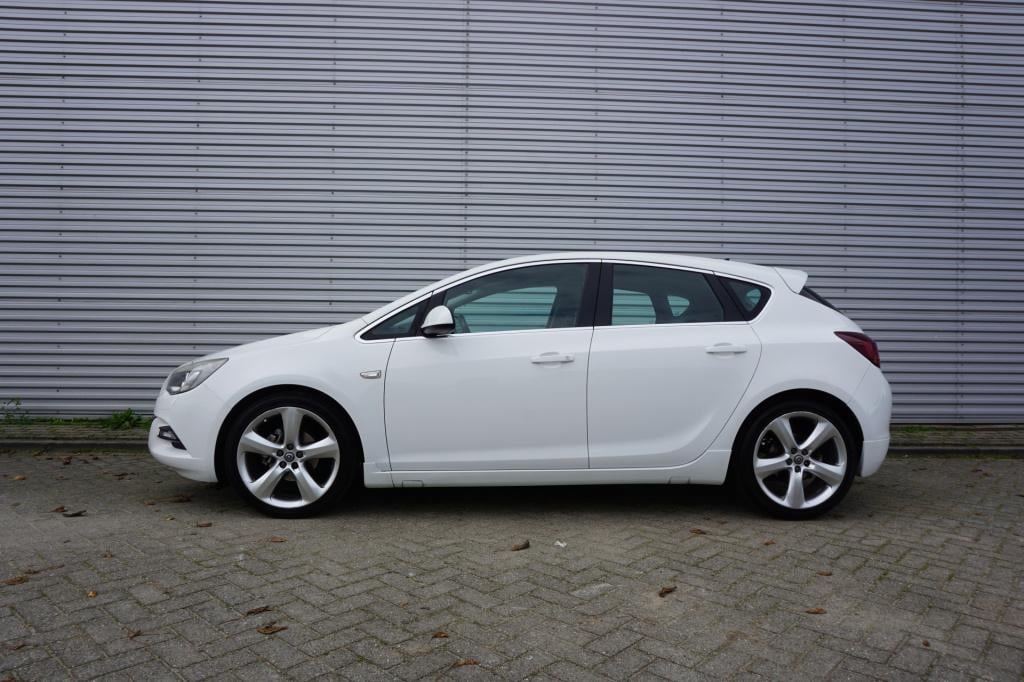 Opel Astra 1.4 turbo gt airco / navi / cruise / parkeers. / elektr. ramen /