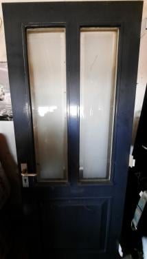 Hardhouten achterdeur te koop.