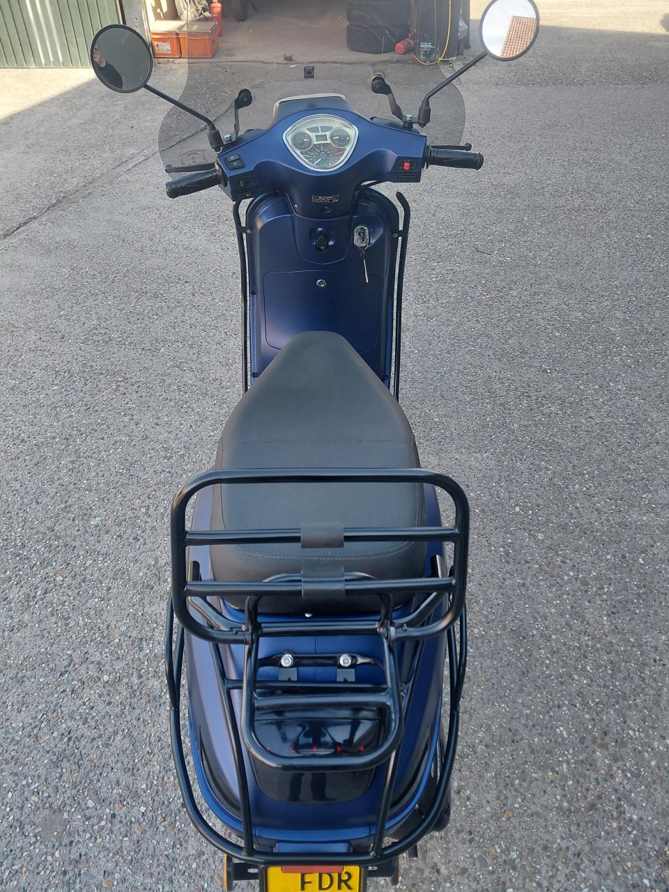 Nette La Souris scooter