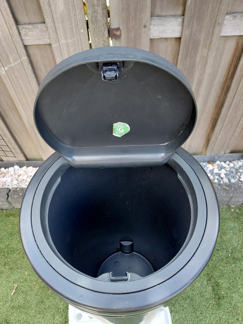 Brabantia touch vuilnisbak 23-30 ltr - zwart