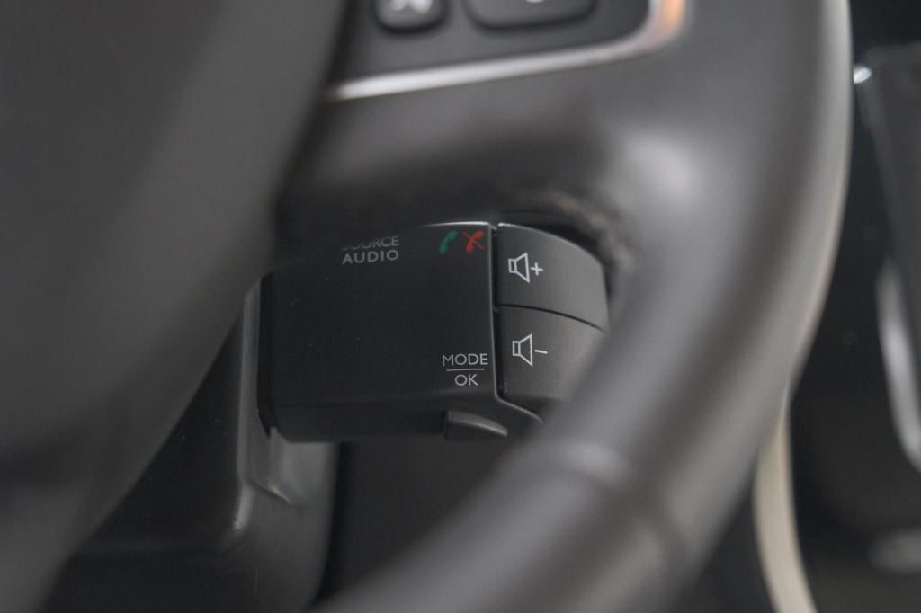 Renault Captur tce 90 limited | parkeersensoren | navigatie | airco | cruis