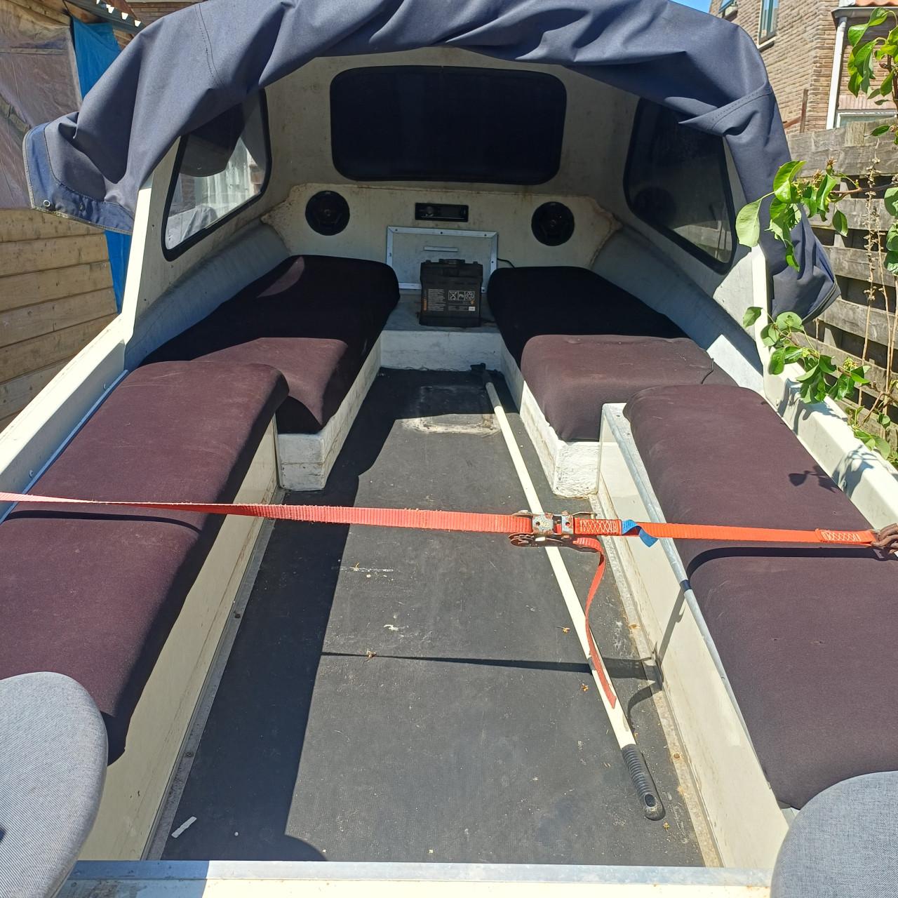 Boot met trailer zonder motor