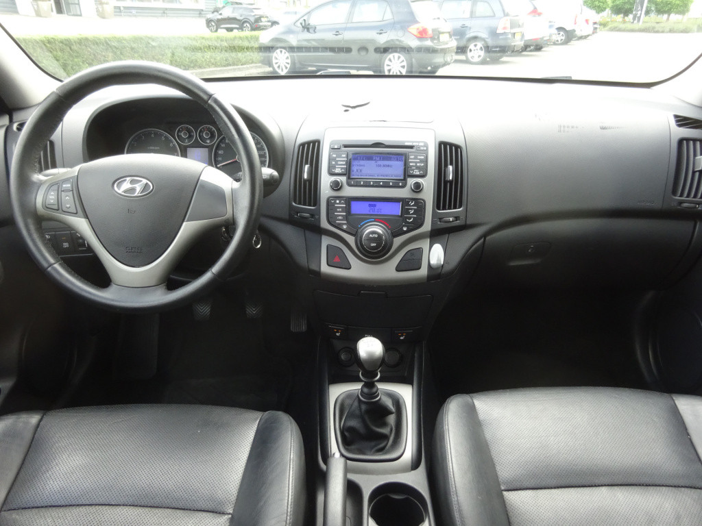 Hyundai I 30 cw 1.6i blue dynamic leder / climate control / lm velgen