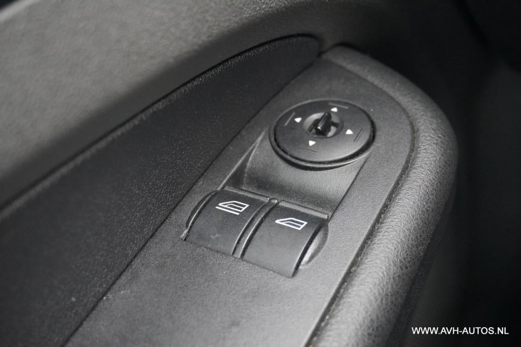 Ford Focus 1.6-16v trend automaat