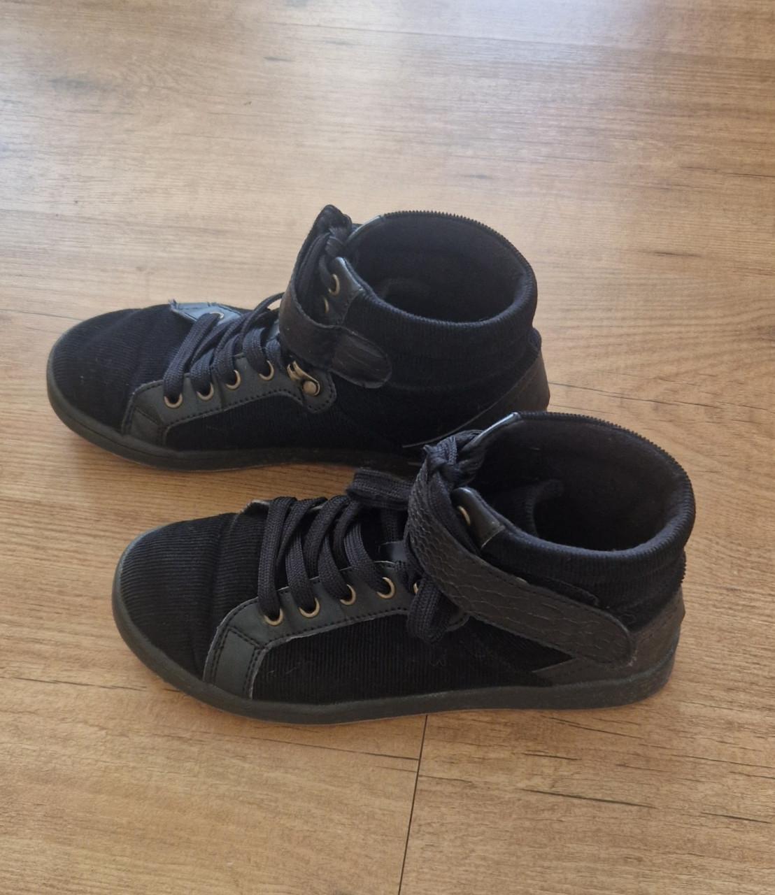 Zwarte hoge sneakers, maat 36