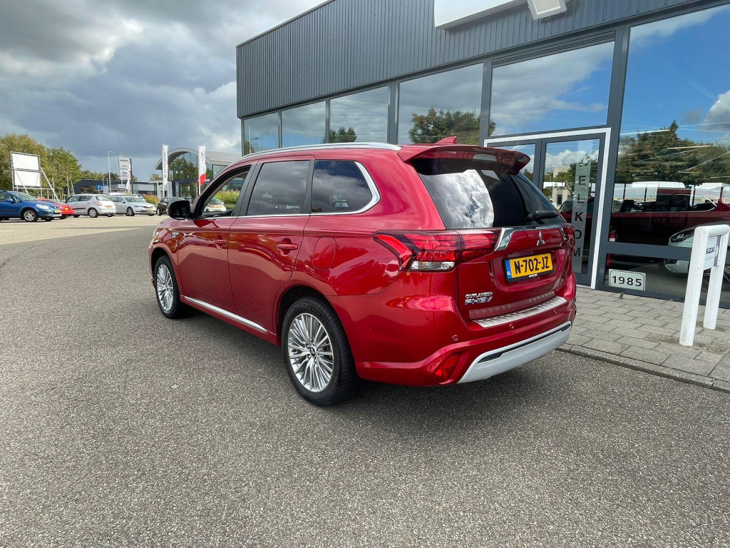 Mitsubishi Outlander 2.4 phev intense+ plug in hybride automaat
