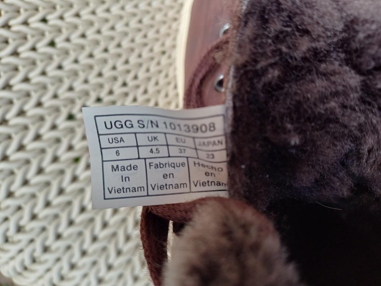 Leuke UGG's: gevoerde halfhoge veter laarsjes (bruin) maat 37