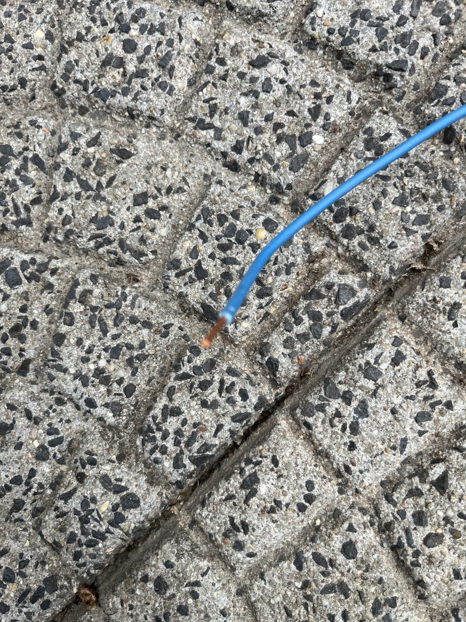 Installatiedraad met harde kern en bundeldraad. Accudraad