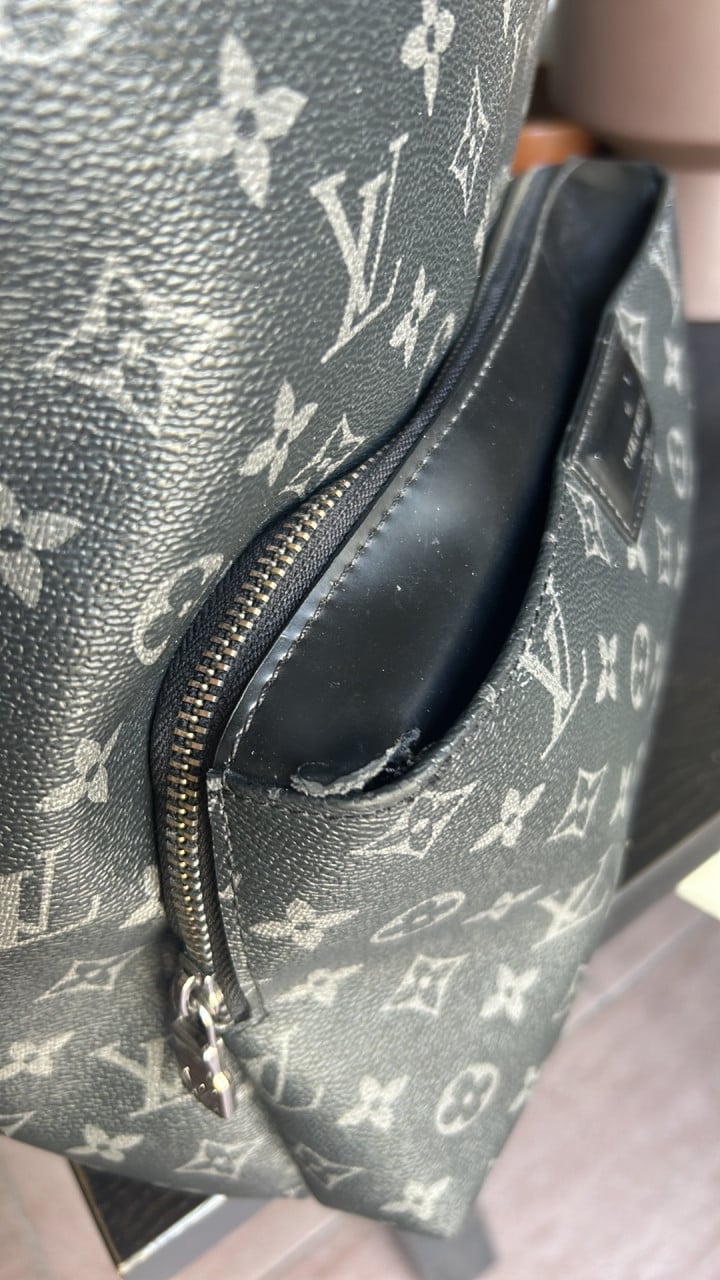 Stevige rugtas Louis Vuitton 30,00 euro.