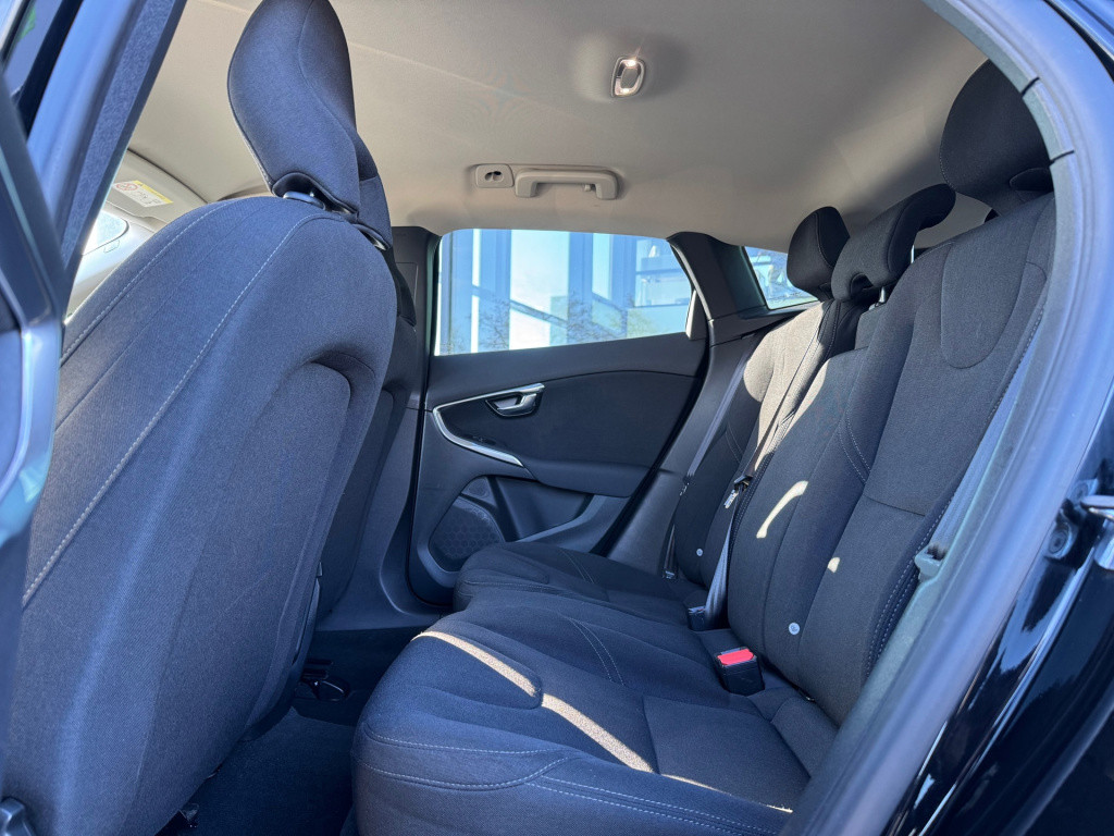 Volvo V40 2.0 t2 you! * cruise control * stoelverwarming * navigatie
