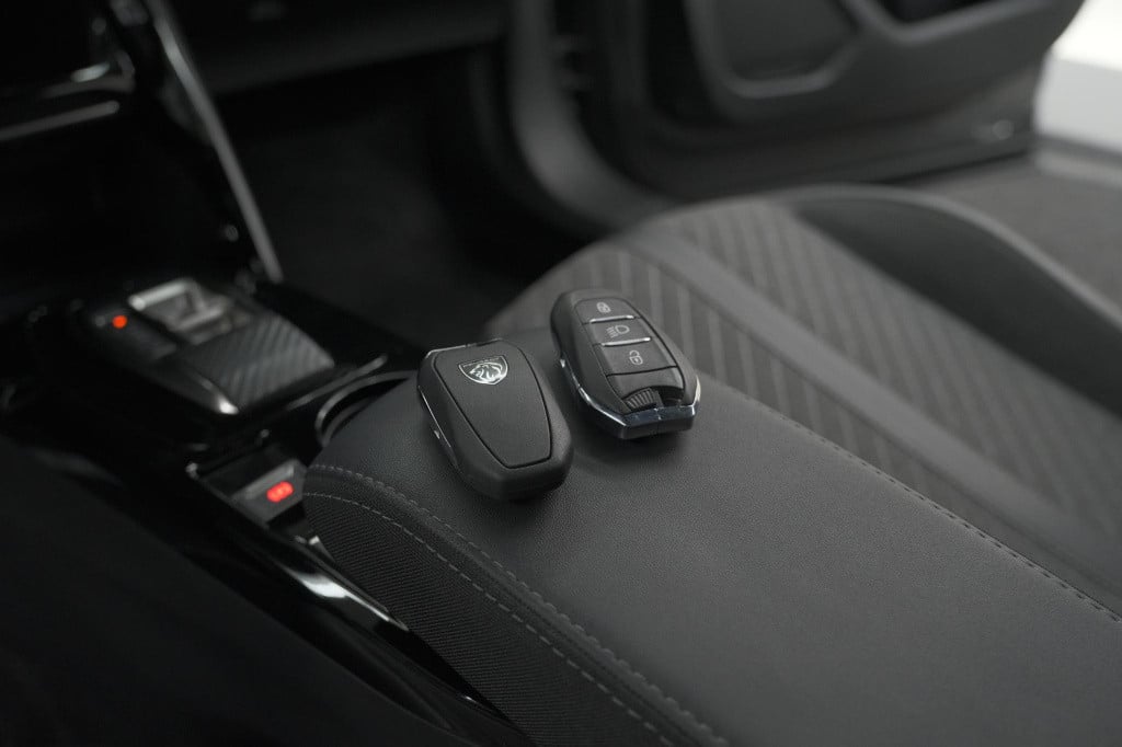Peugeot 2008 puretech 130 eat8 allure | 360 camera | adaptieve cruise contr