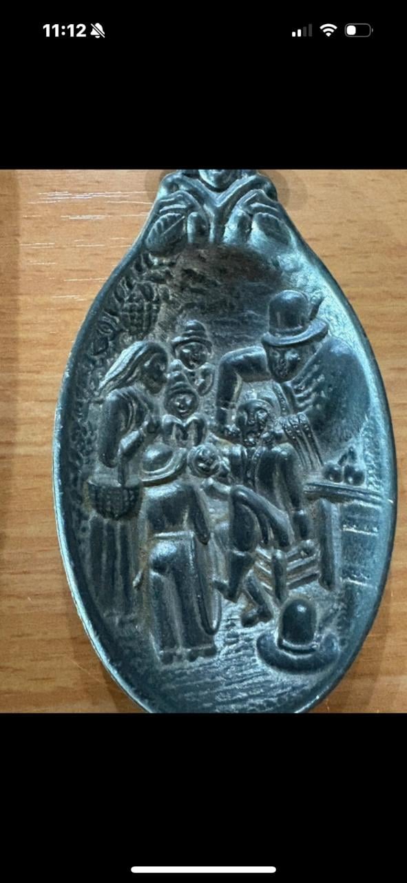 Set van 6 tinnen lepels op houten rek