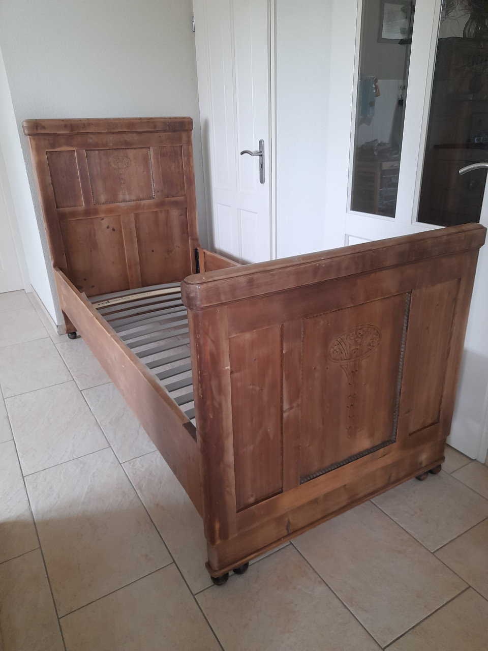Antiek bed 90 x 200 (in goede staat)