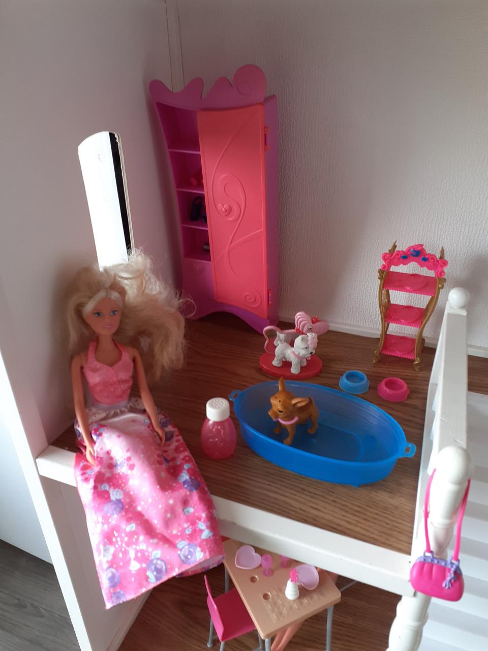 Barbiehuis compleet met spulletjes