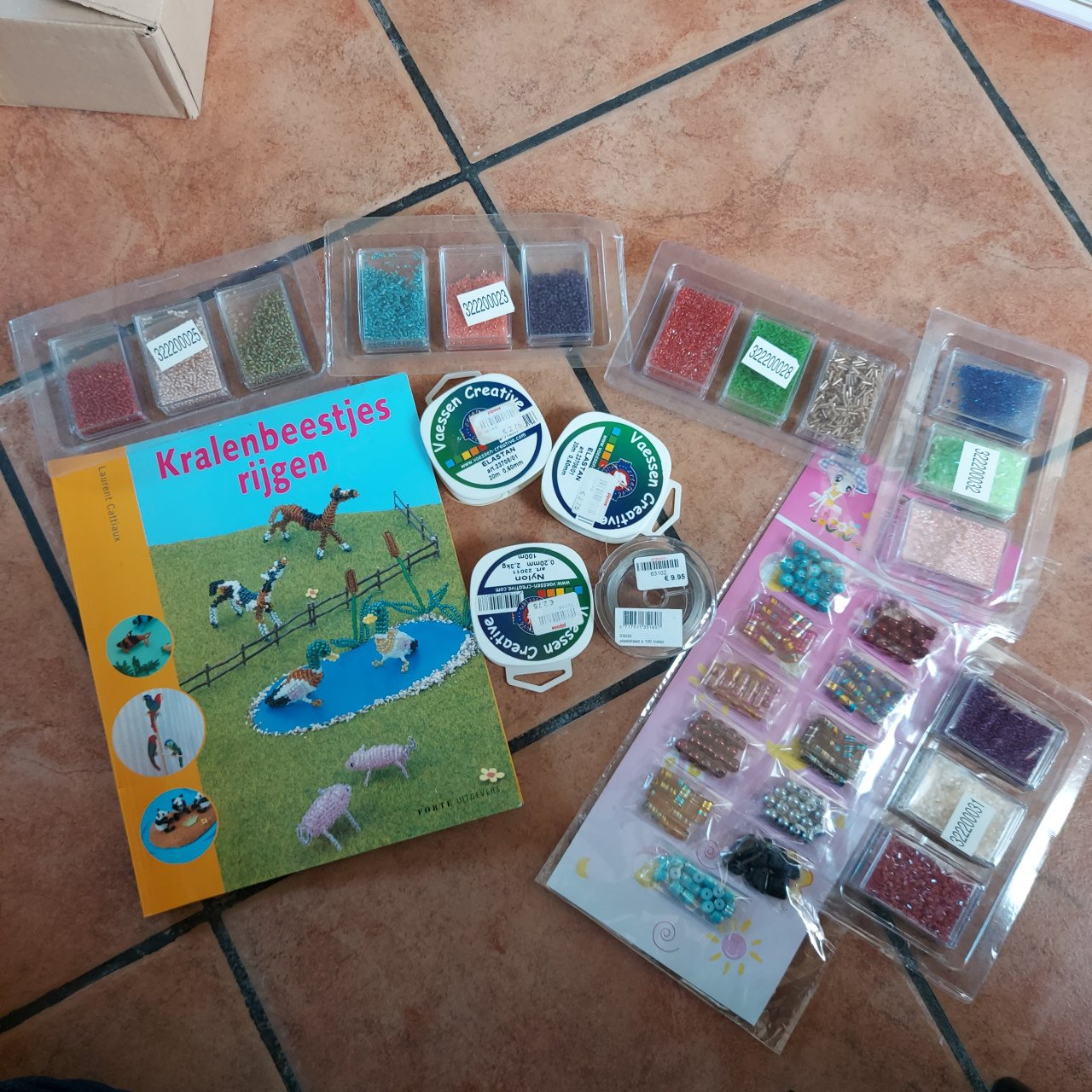 Grote nieuwe set kralen.
