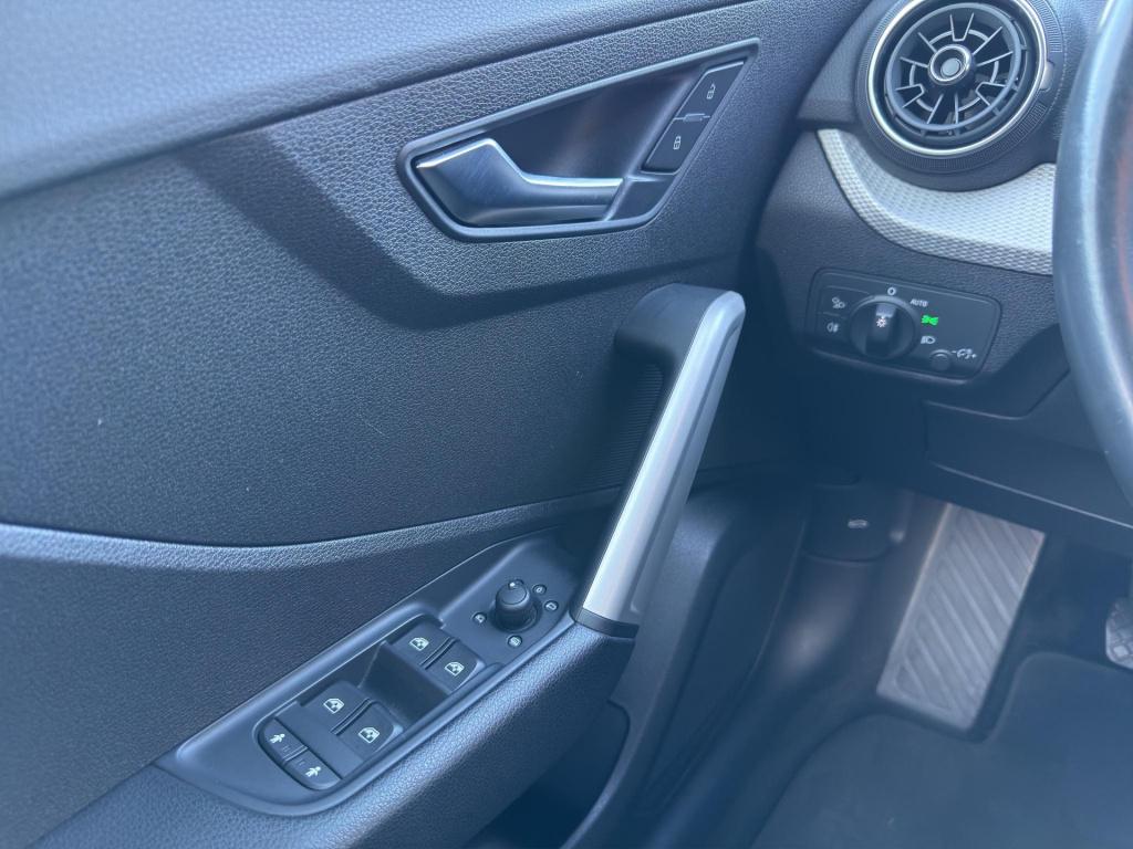 Audi Q2 30 tfsi pro line 110 pk | airco (automatisch) | stoelverwarming | c