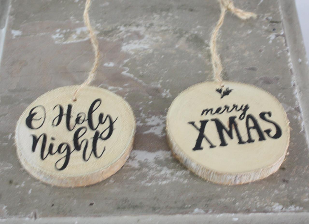 Set van 2 grote houten hangers