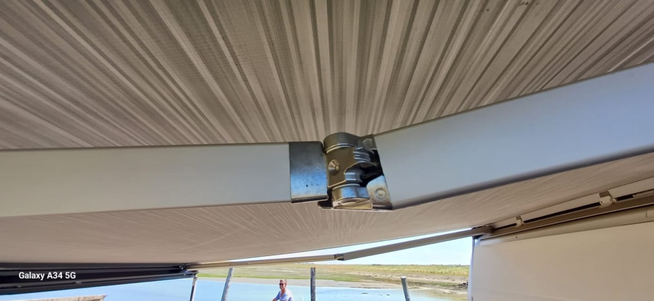 Thule Omnistor luifel 6300 incl dak adapters