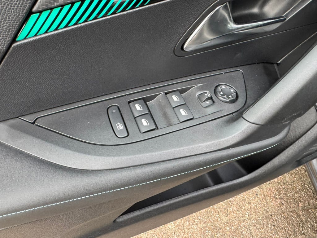 Peugeot 2008 1.2 puretech allure pack