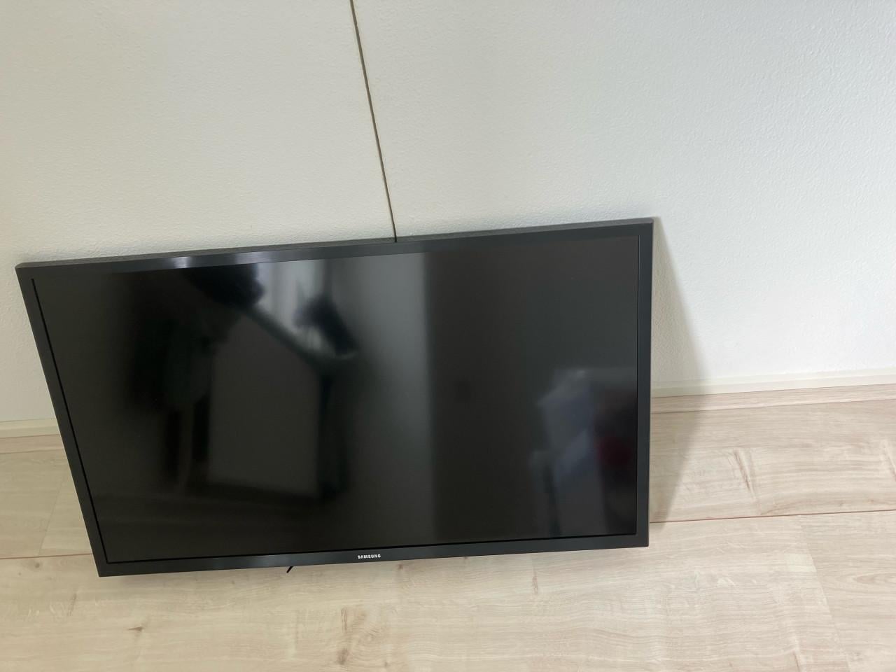 Samsung FHD TV UE32N5000AW 32 inch afm. 73,5x43 cm zwart als nieuw teab