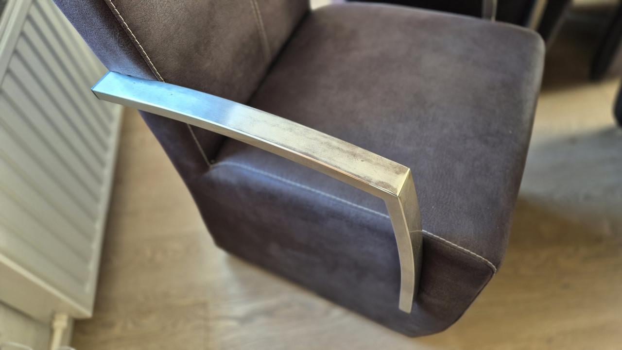 Tafel met stoelen