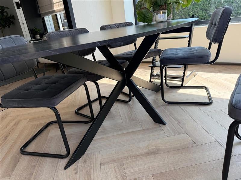 Eetkamer tafel en stoelen