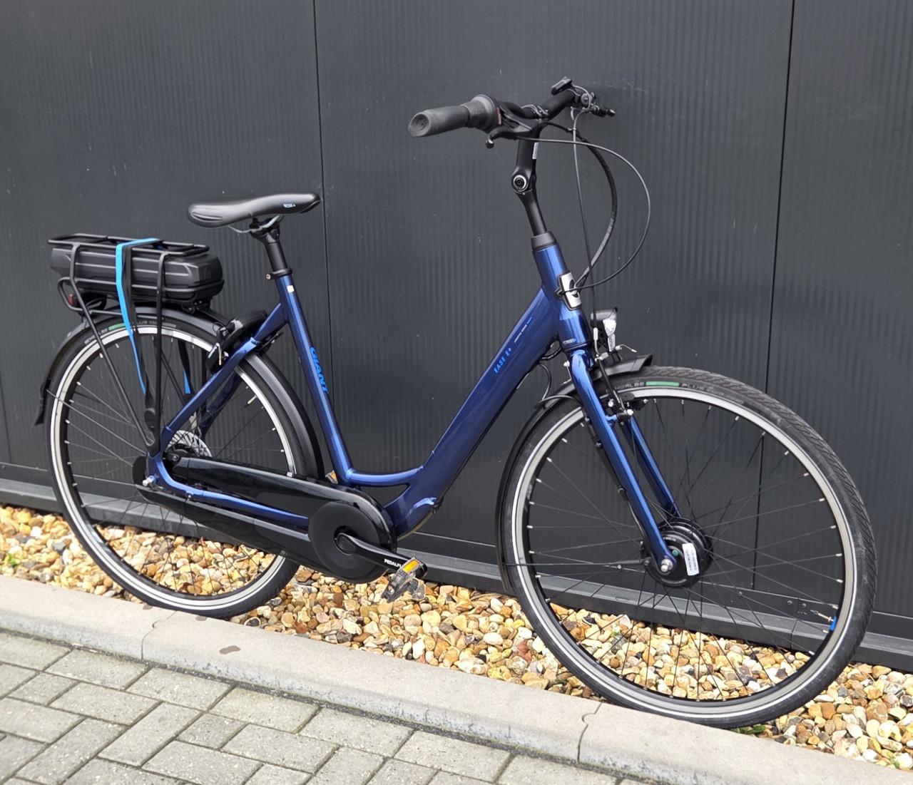 Sportieve Giant Ease-E+ 2  400Wh met lage instap 56cm