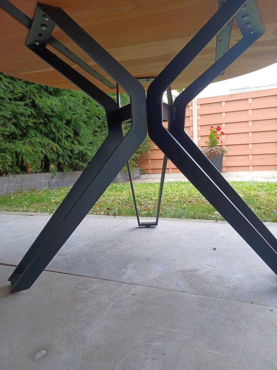 Erg mooie ronde tafel met acaciahouten blad