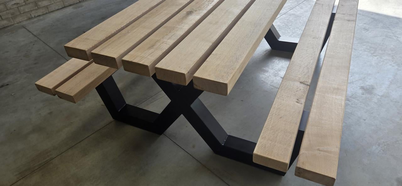 Eiken Picknicktafel met stalen x-poot