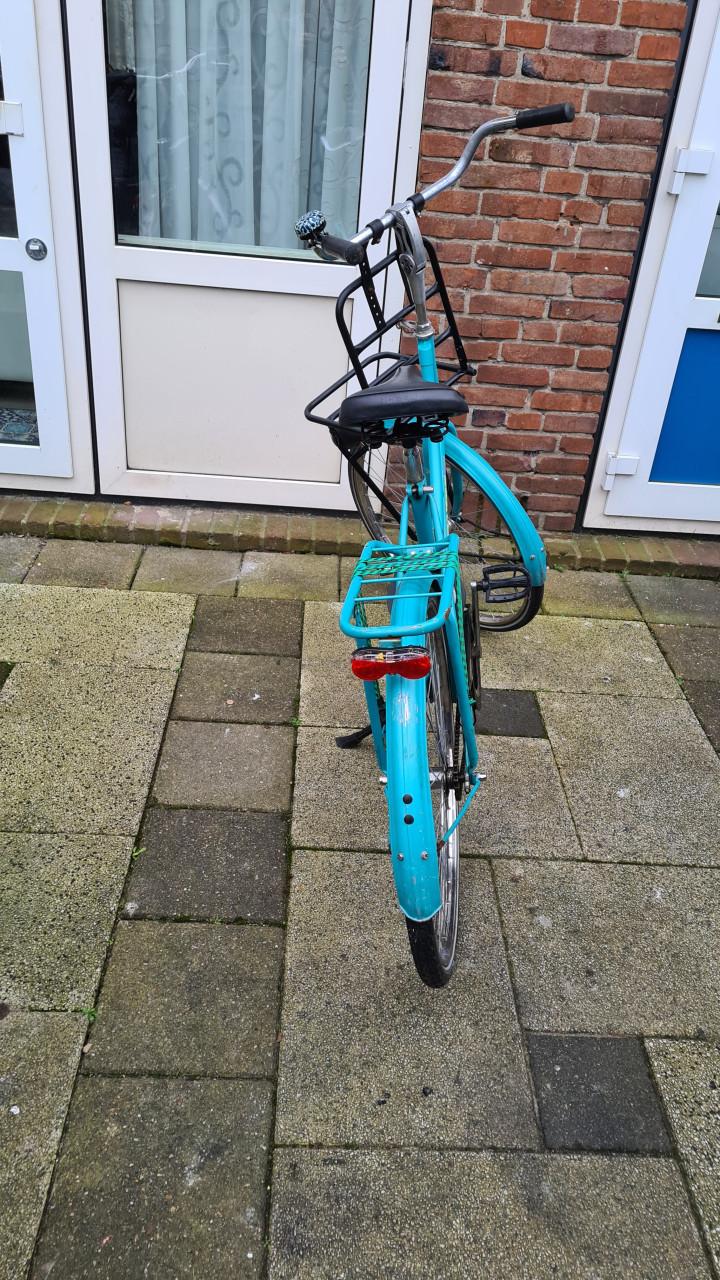 Dames fiets 26 inch-Fr.maat 48cm met voordrager en met traprem achter