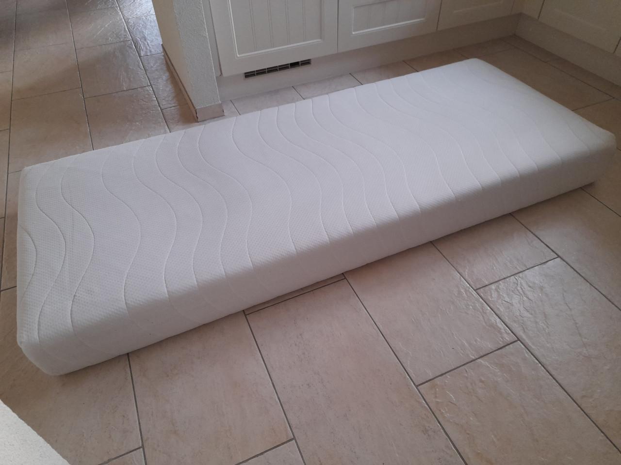 Schoon matras 80x 200 x 20 dik (in goede nette staat )