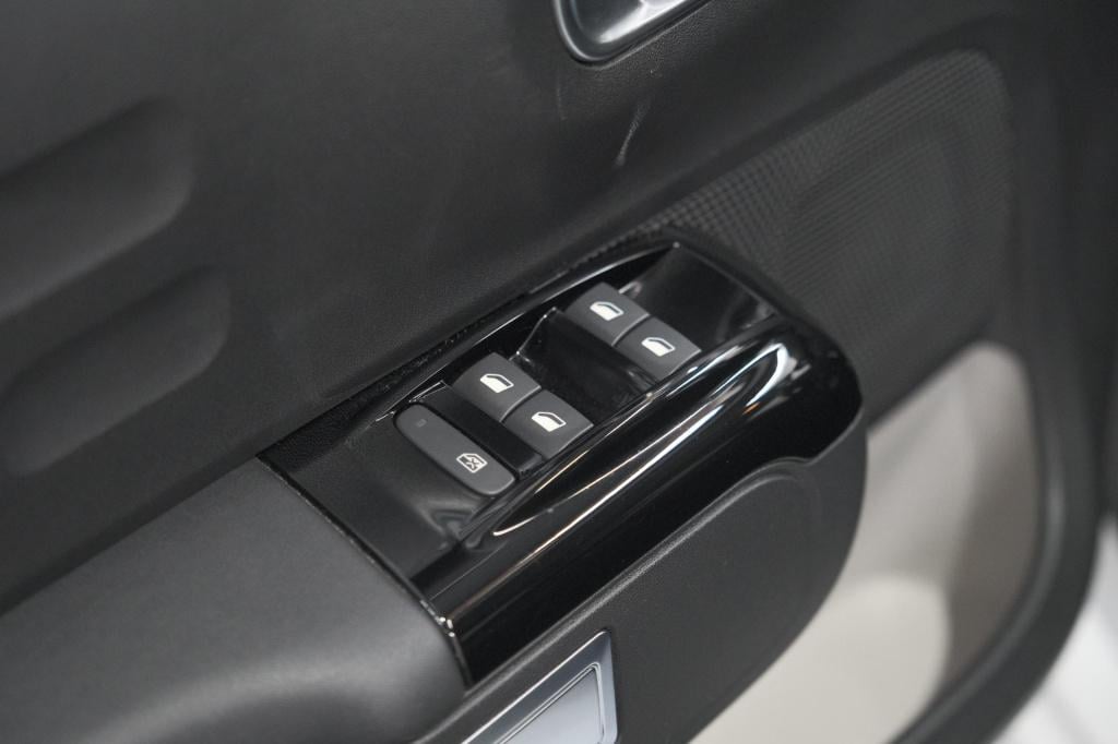 Citroen C3 puretech 82 shine | camera | parkeersensoren | navigatie | apple