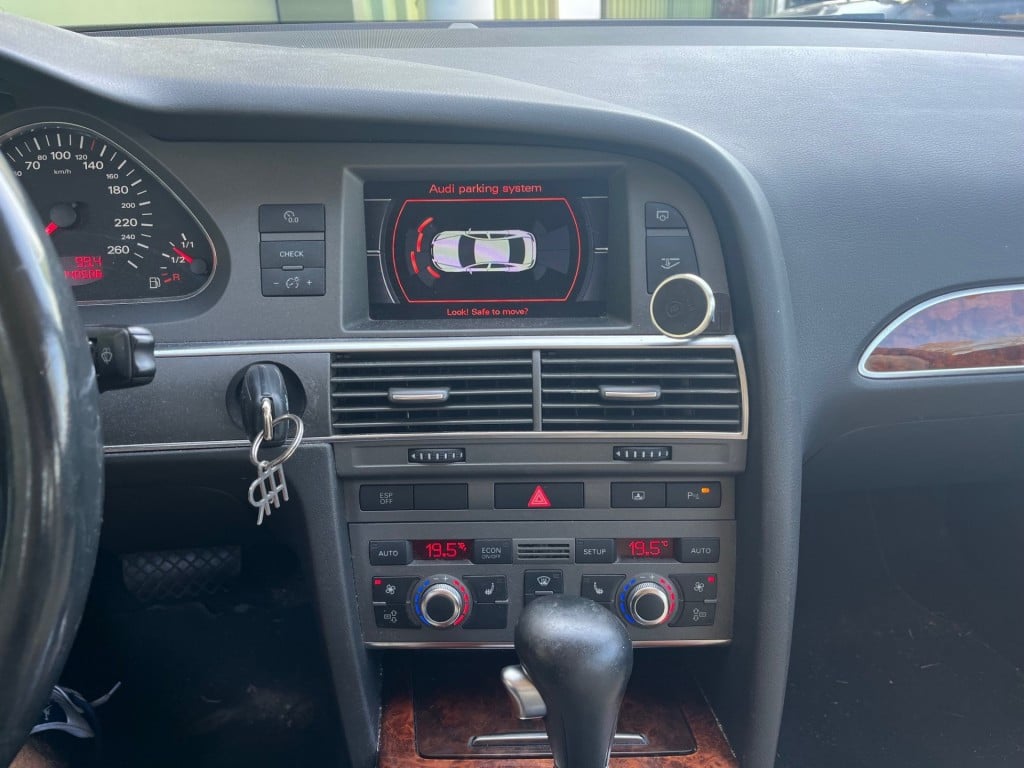 Audi A6 limousine 2.4 pro line