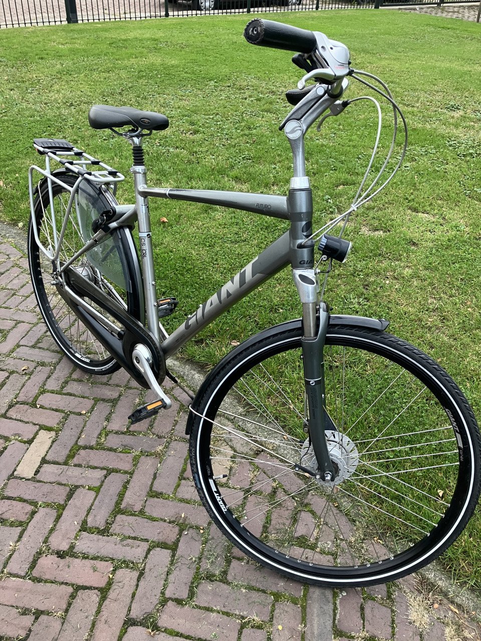 Giant futuro 28"