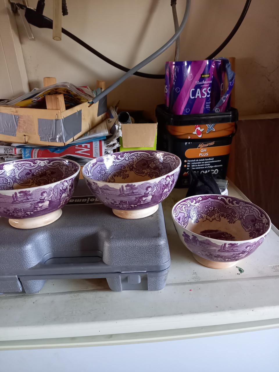 Oude kast en stoeltjes