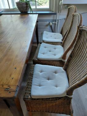 Eetkamer tafel met 6 stoelen