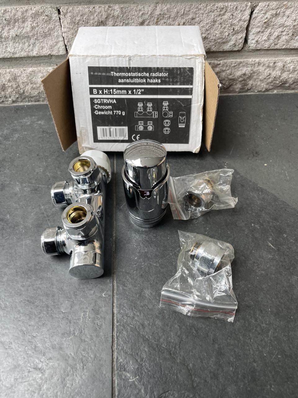 Thermostatische radiator aansluitblok haaks