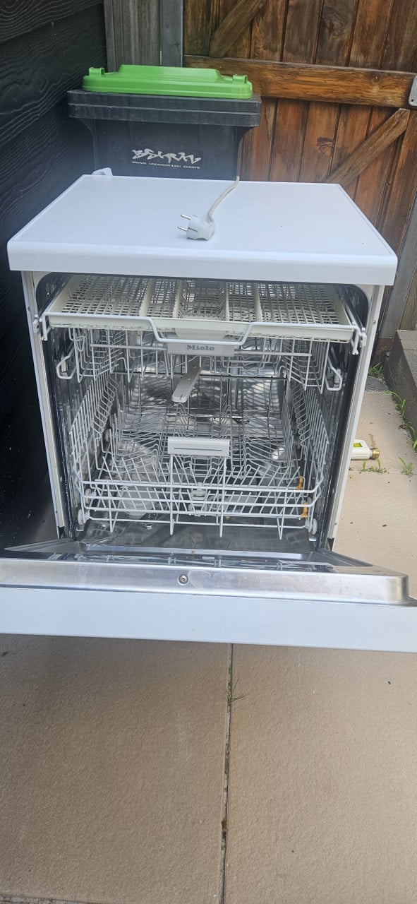 Miele vaatwasser. Doet het af en aan
