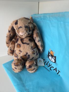 Bashful Bunny Cobblehop met Jellycat labels